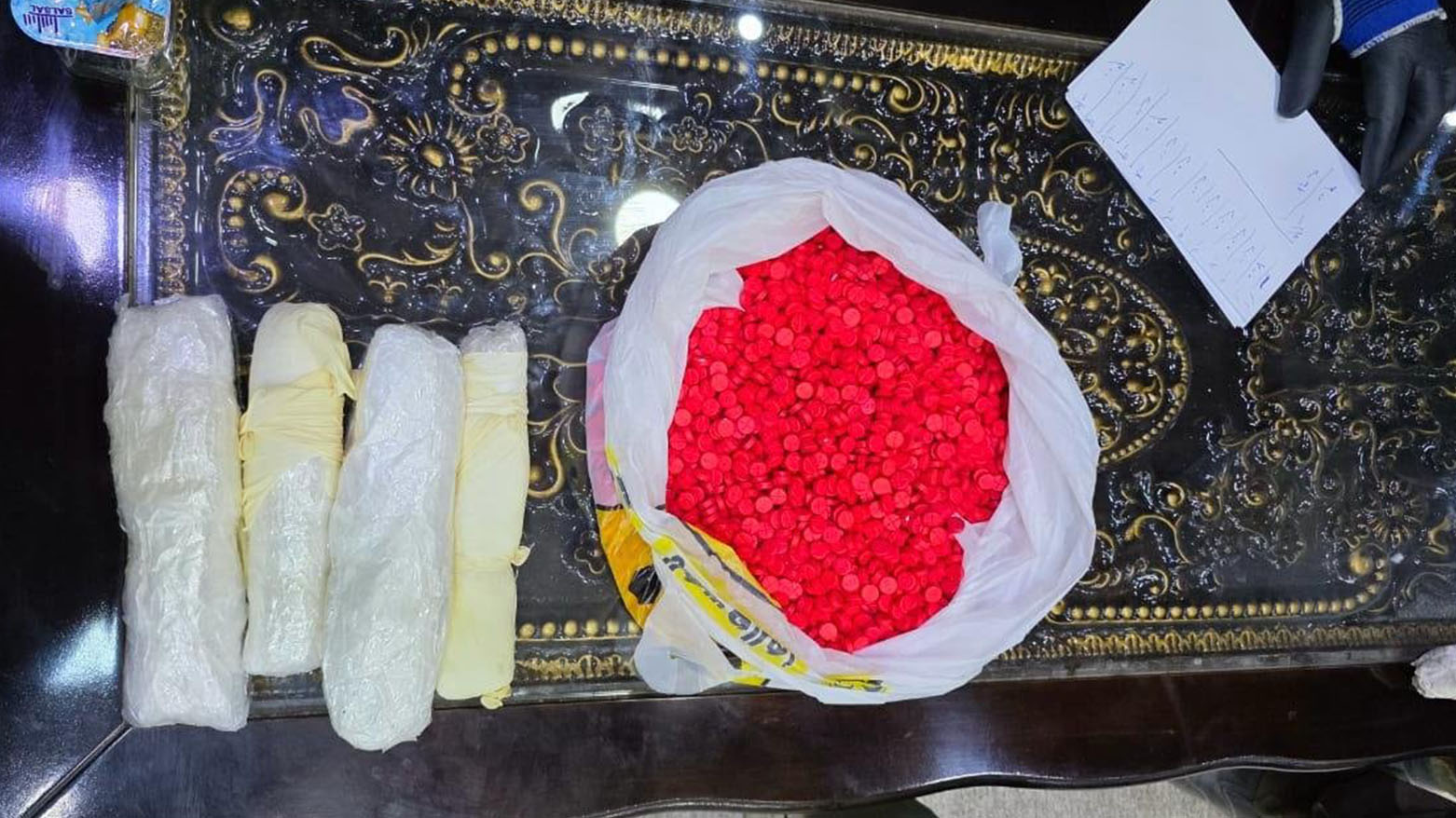 ضبط 1 كغم من الكريستال والحبوب المخدرة بحوزة مسافرة عراقية بمنفذ الشلامجة