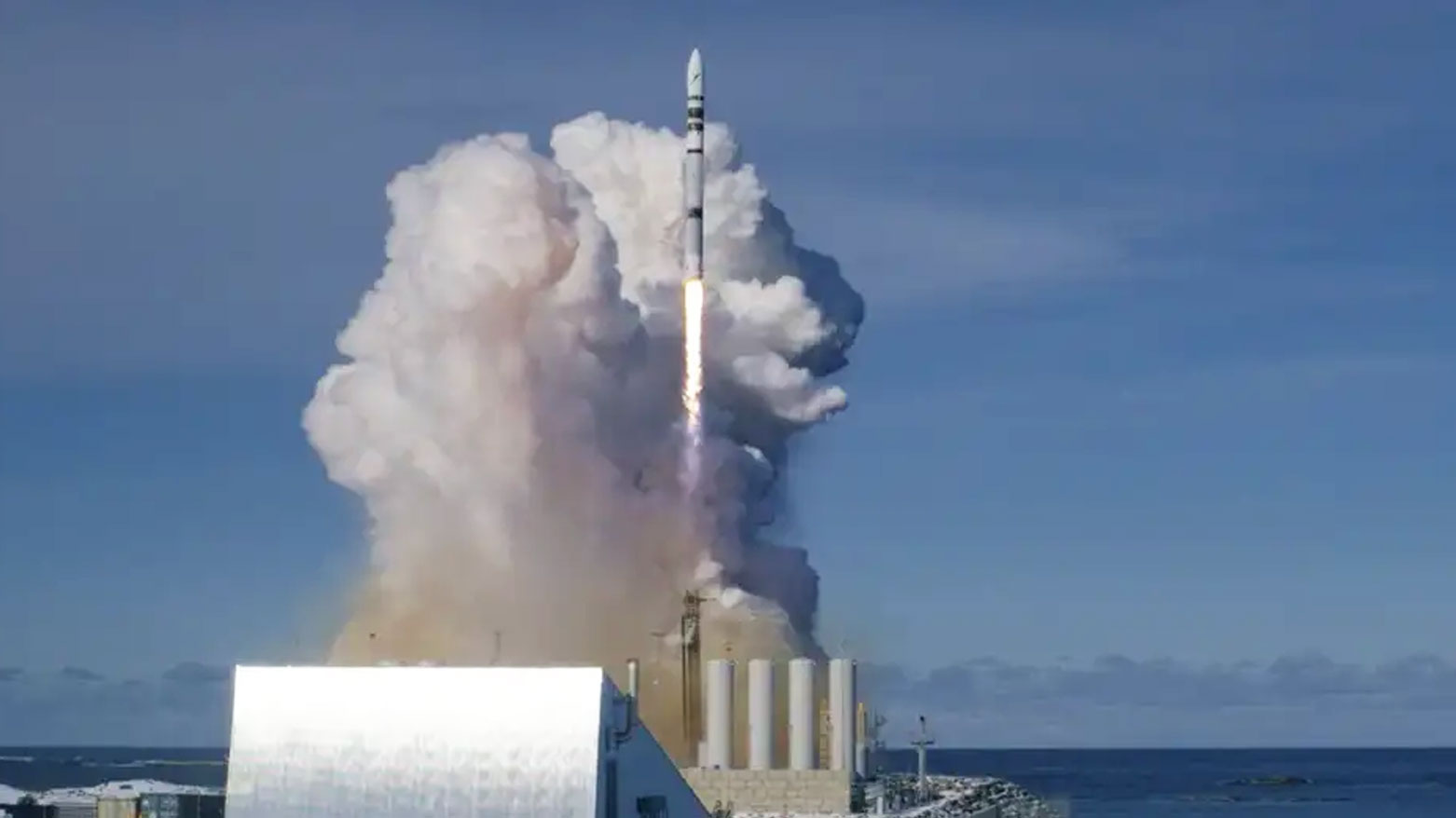 تحطّم صاروخ فضاء تجاري ألماني في أول رحلةٍ تجريبية (فيديو)