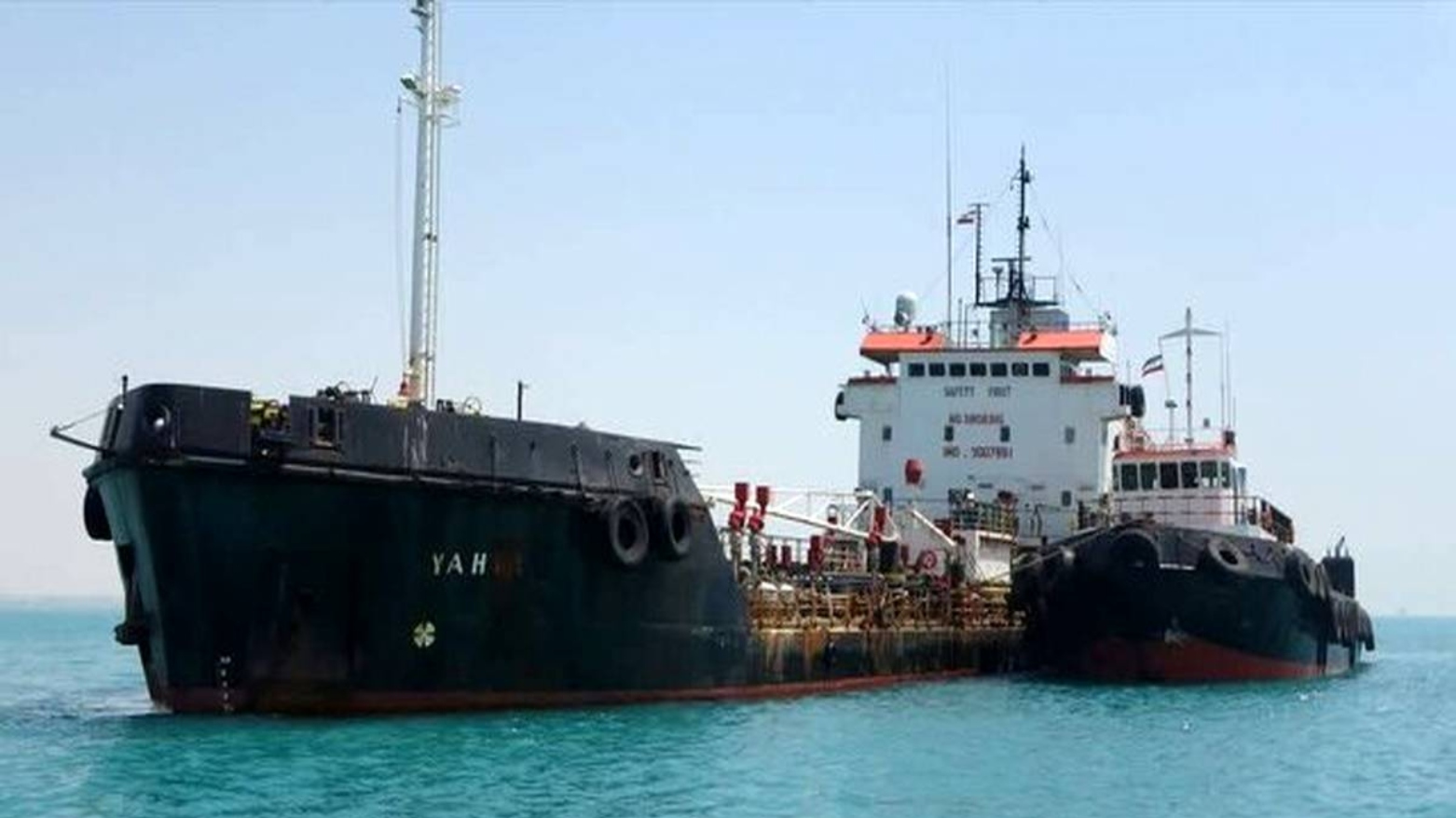 توقیف دو نفتکش خارجی توسط سپاه پاسداران در خلیجفارس