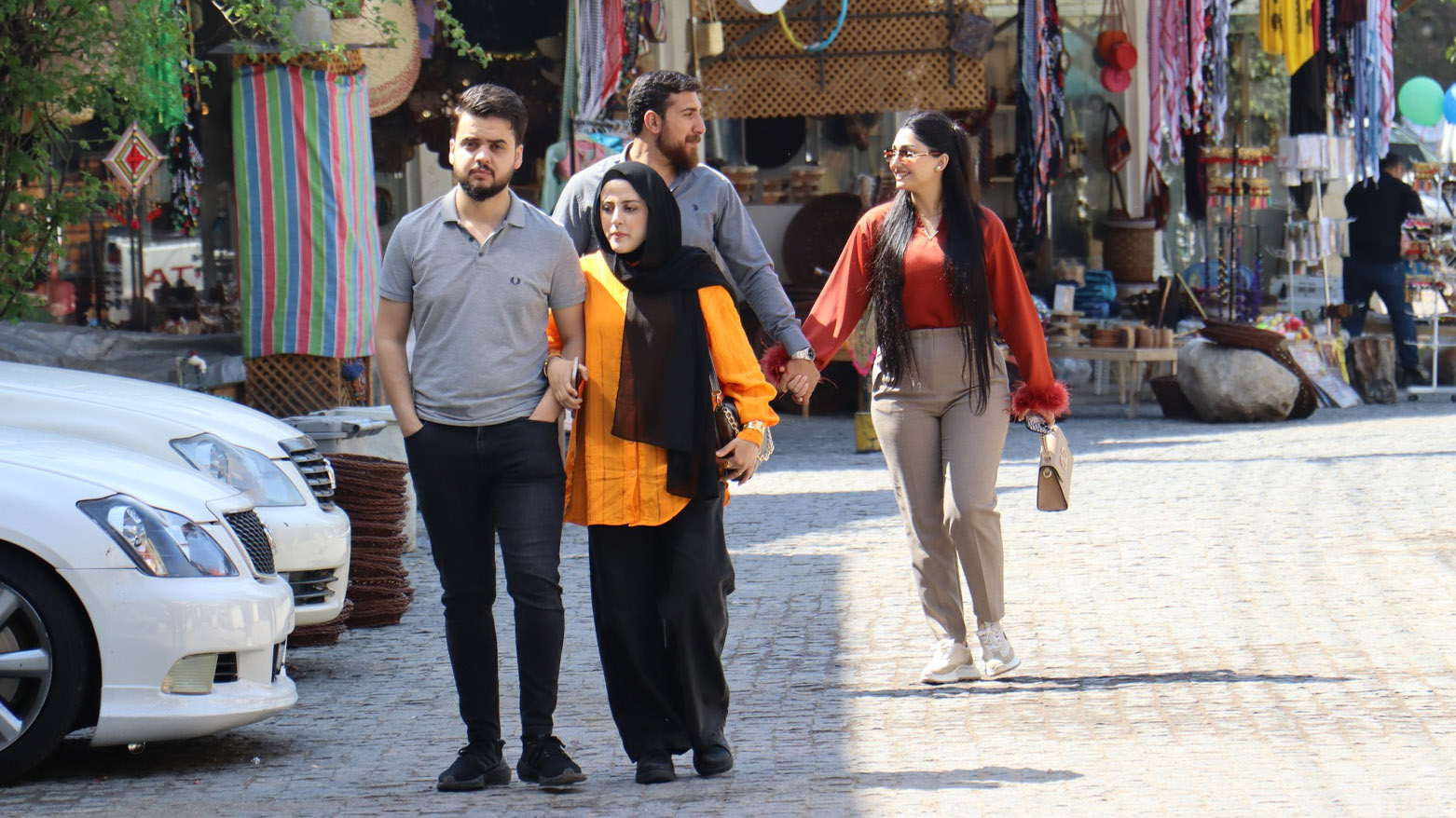 ژمارەیەک گەشتیار لە هەڵەبجە (وێنە: بەڕێوەبەرایەتیی گشتیی گەشتوگوزاری هەڵەبجە)