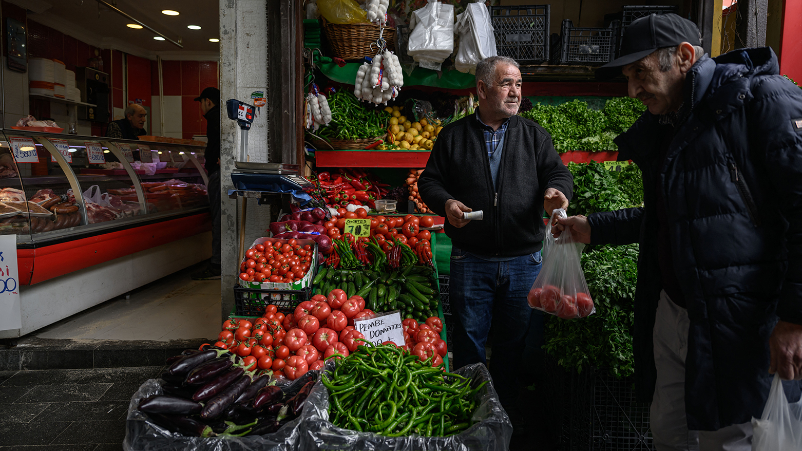A vendor serves a customer at a market in Istanbul on March 30, 2025. (Photo: AFP)