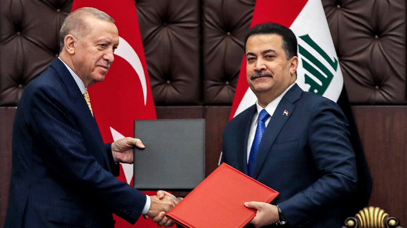 raq's Prime Minister Mohammed Shia al-Sudani (R) and Turkey's President Recep Tayyip Erdogan exchange signed agreements during their meeting in Baghdad on Apr. 22, 2024. (Photo: AFP)