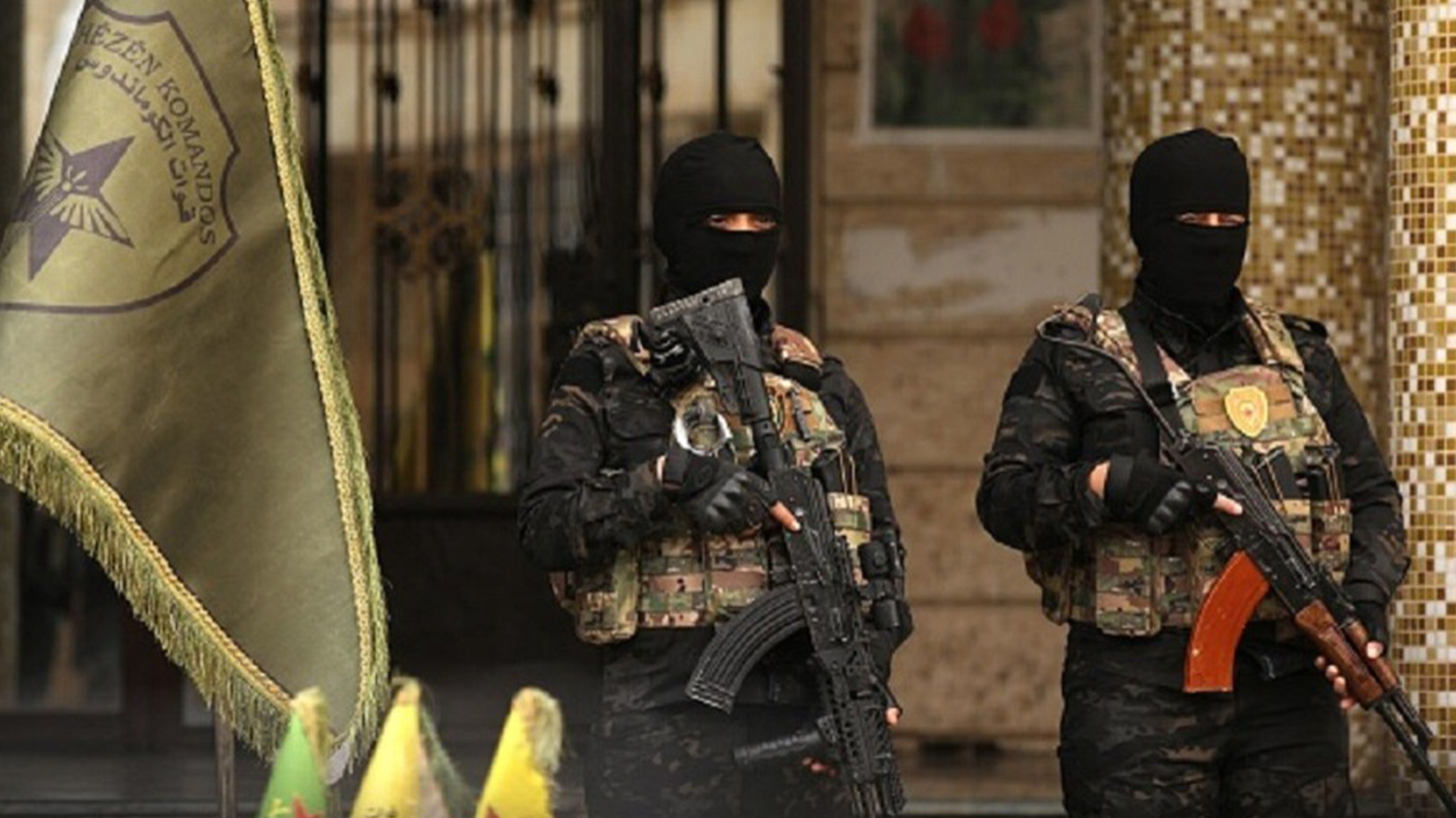 Syrian Democratic Forces (SDF) fighters stand guard during a press conference in Syria's northeastern city of Hasakeh in which the SDF said the Ghwayran prison is on their control, on Jan. 31, 2022 (Photo: