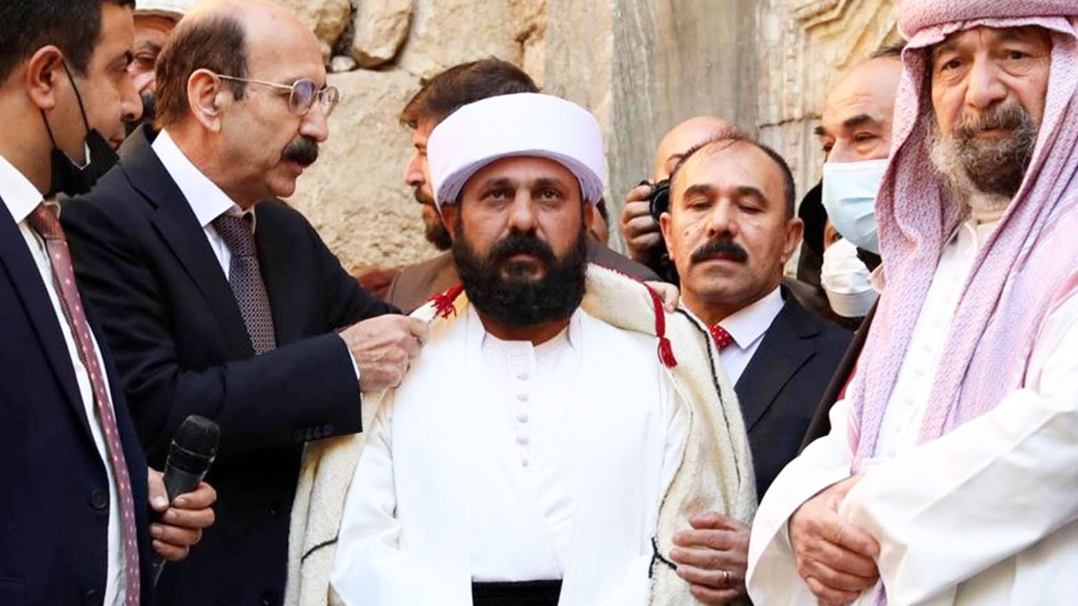 الأب الروحي للإيزيديين يتعرّض لوعكةٍ صحية