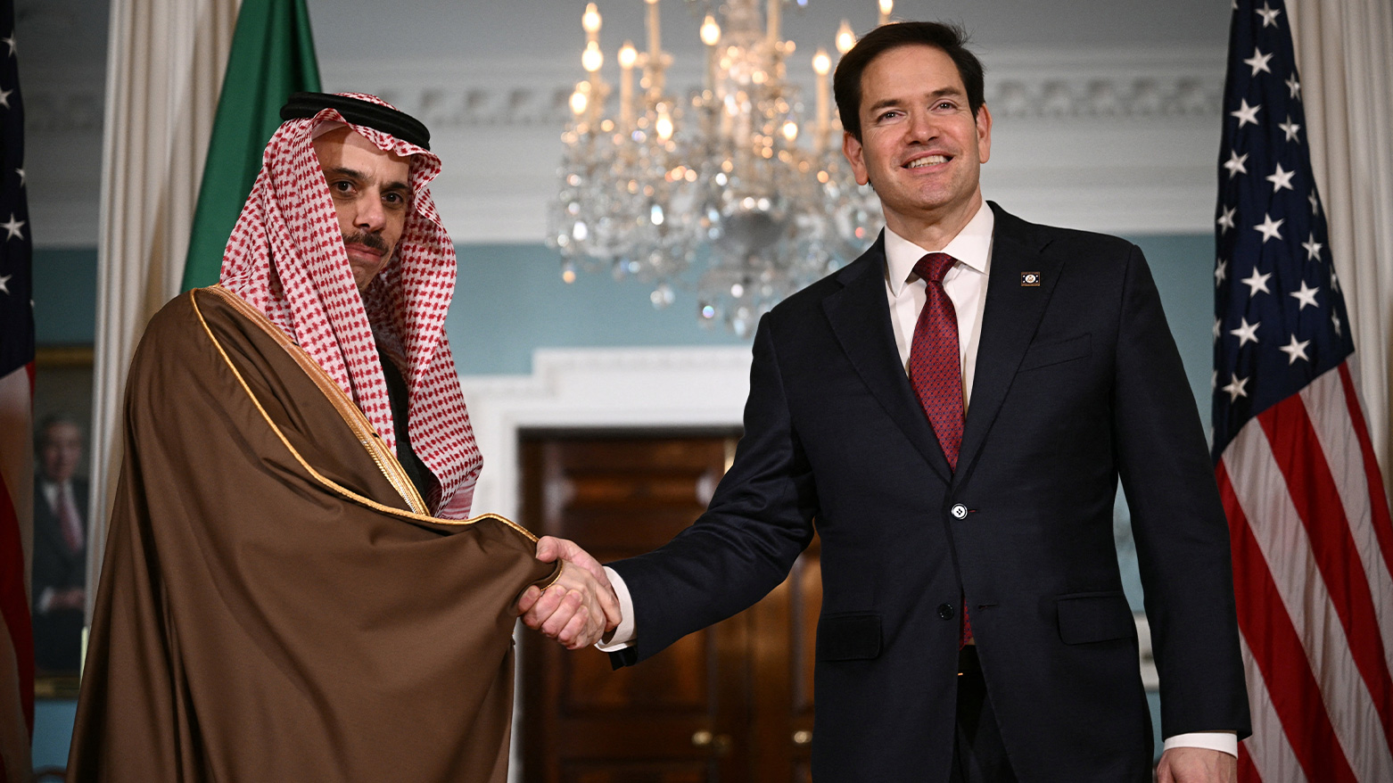 US Secretary of State Marco Rubio (R) shakes hands with Saudi Arabia's Foreign Minister Prince Faisal bin Farhan al-Saud. (Photo: AFP)
