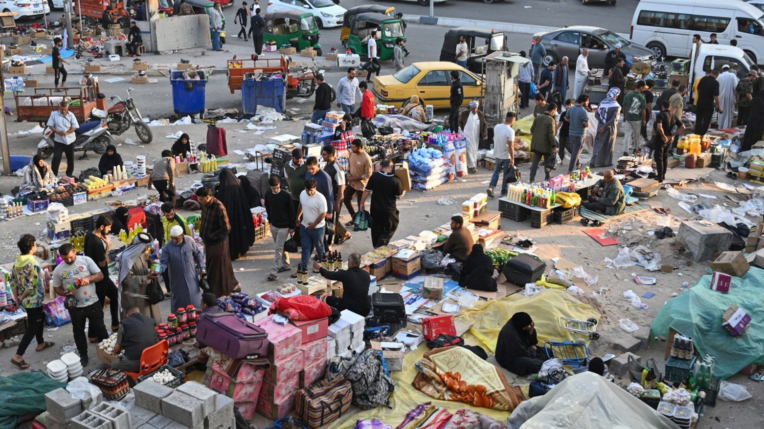 سوق شعبي في مدينة البصرة جنوب العراق (فرانس برس)