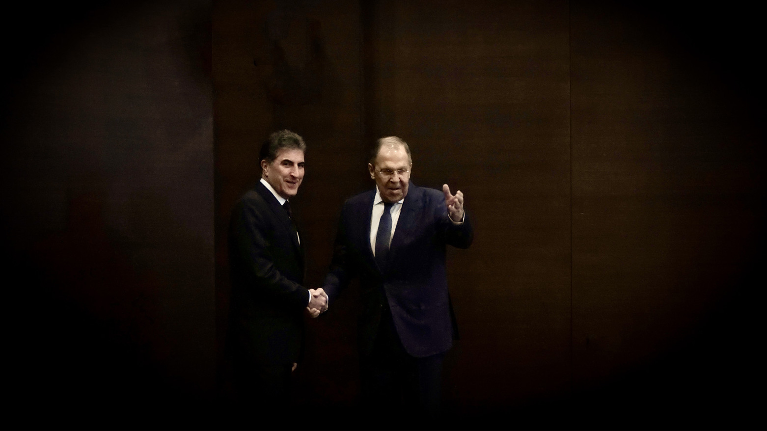 KRP Nechirvan Barzani (L) shaking hands with Russian FM Lavrov. (Photo: Presidency Office)
