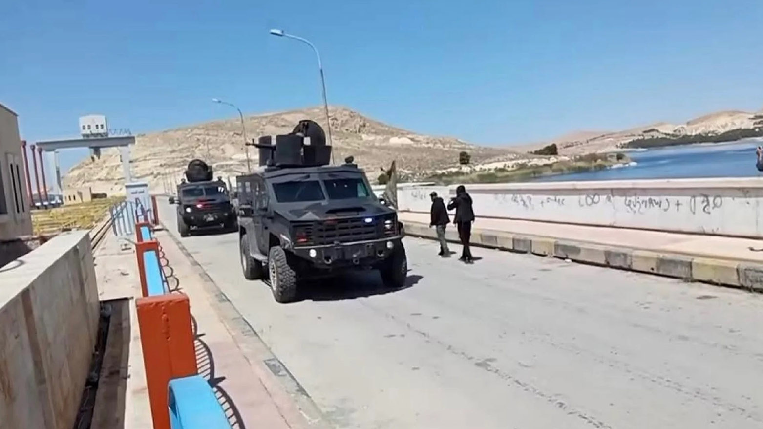 Hêzên hikûmeta Şamê di çarçoveya rêkeftina bi HSD’ê re derbasî bendava Tişrînê bûn