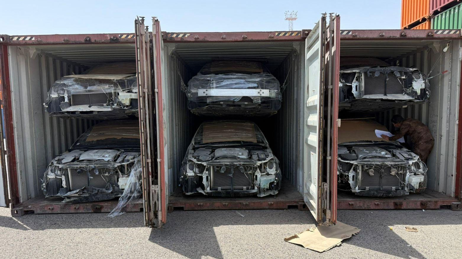 مديرية ميناء أم قصر الأوسط تضبط 24 عجلة معدّة للتهريب