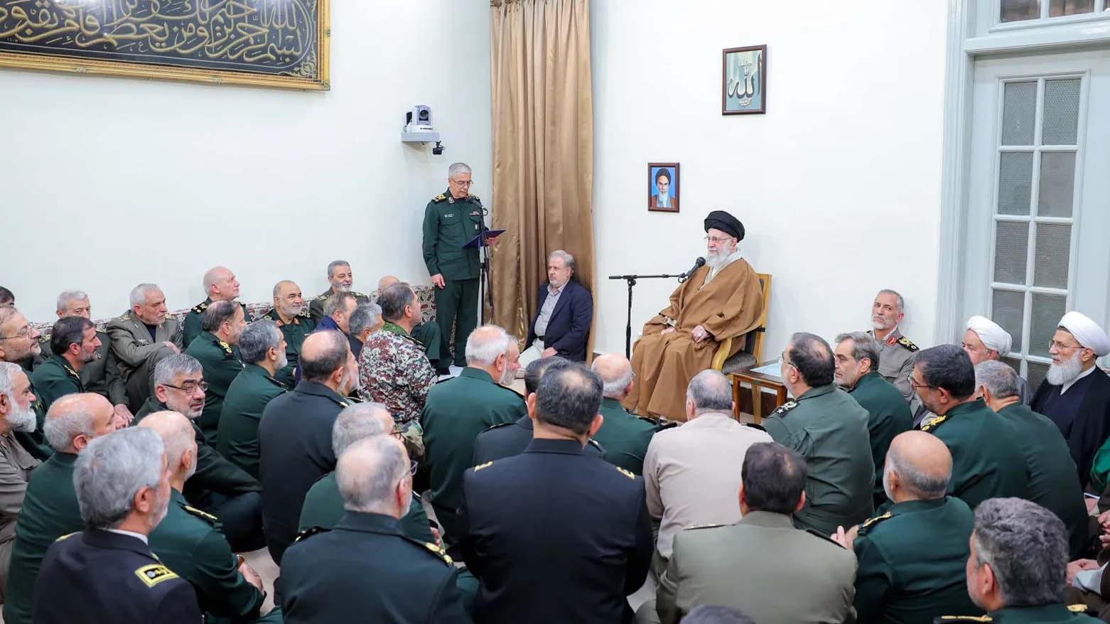 خامنەیی داوا لە سەرکردە سەربازییەکان دەکات تا ئەوپەڕی ئامادە بن