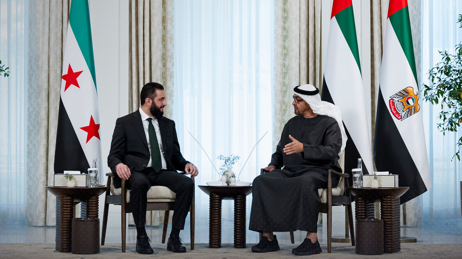 UAE President Sheikh Mohamed bin Zayed Al Nahyan (R), Syrian President Ahmed al-Sharaa (L). (Photo: WAM)