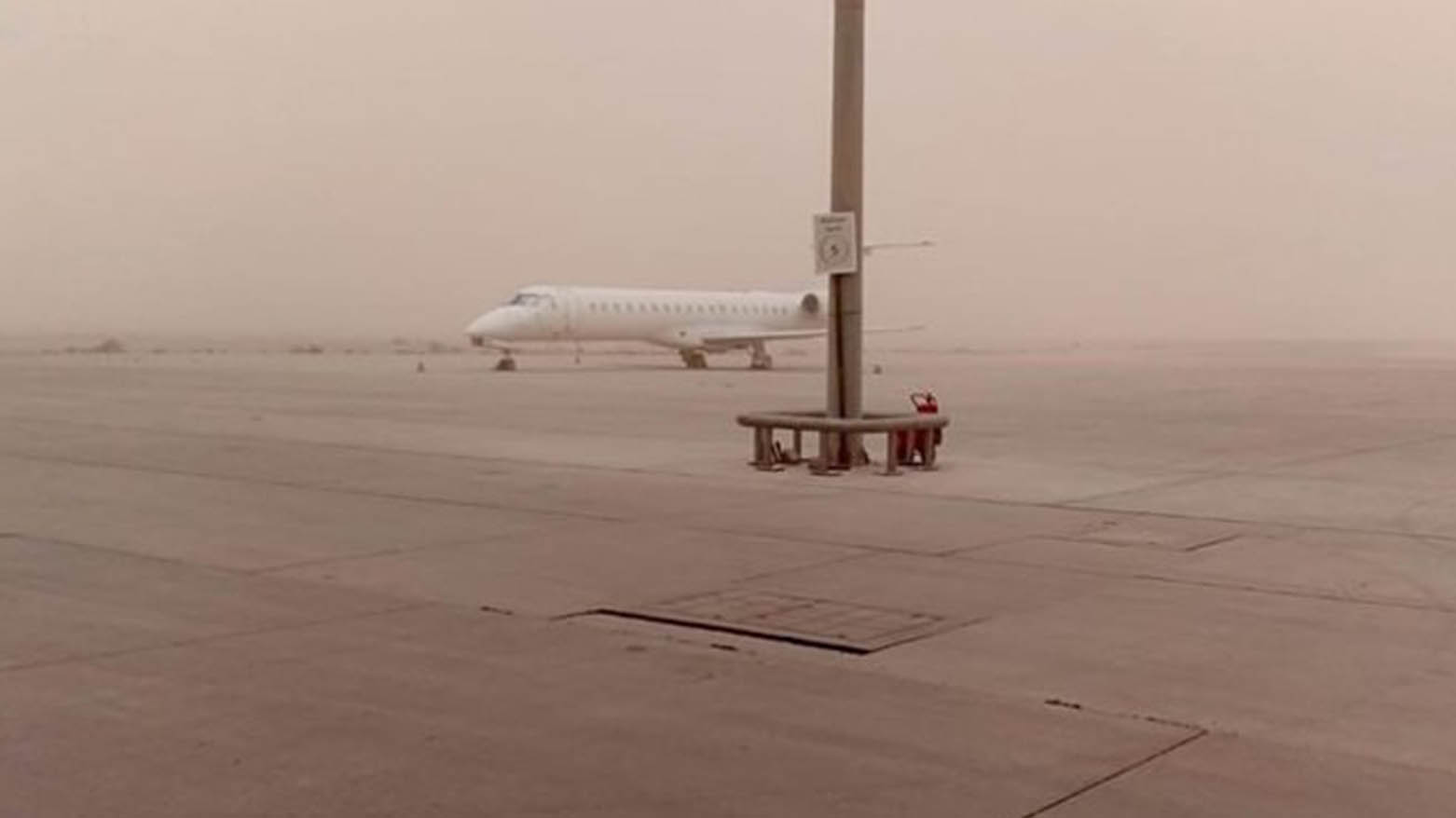 فڕۆکەخانەی بەسڕە بەهۆی خۆڵبارینەوە وەستا
