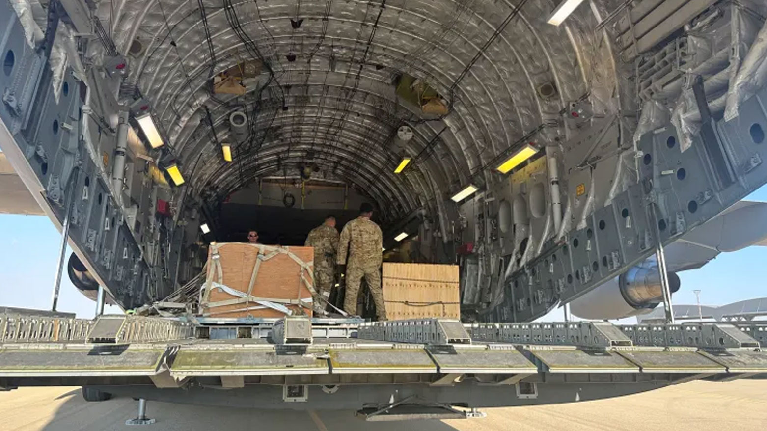 Amerîka zêdetir ji 13 hezar mûşekan dişîne Îsraîlê