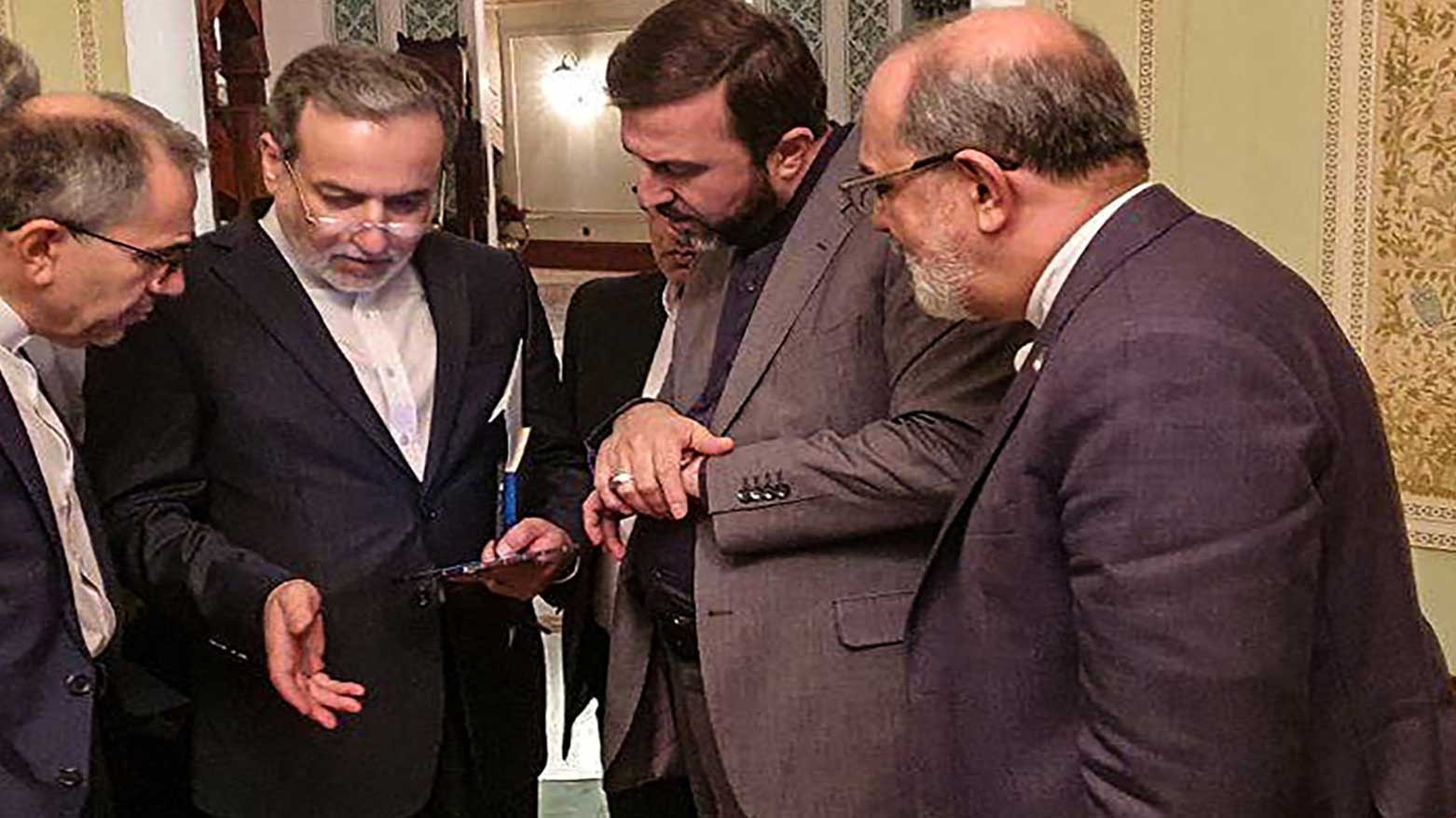 Iran's FM Abbas Araghchi (2nd-L) speaking with members of the Iranian delegation after a meeting in Muscat, April 12, 2025. (Photo: AFP)