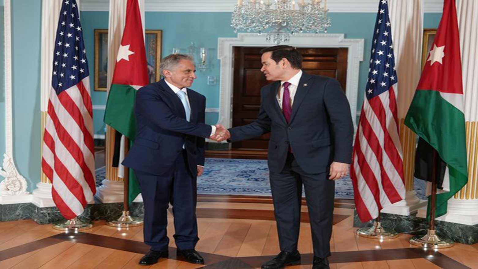 Jordanian Prime Minister and Defense Minister, Dr. Jafar Hassan, (L), shaking hands with the U.S. Secretary of State Marco Rubio, in Washington DC, April 15, 2025. (Photo: Hassan's X Account)