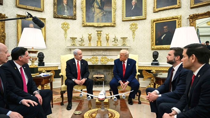 President Donald Trump, center right, meets with Israel's Prime Minister Benjamin Netanyahu, center left, in the Oval Office at the White House, April 7, 2025. (Photo: AP)