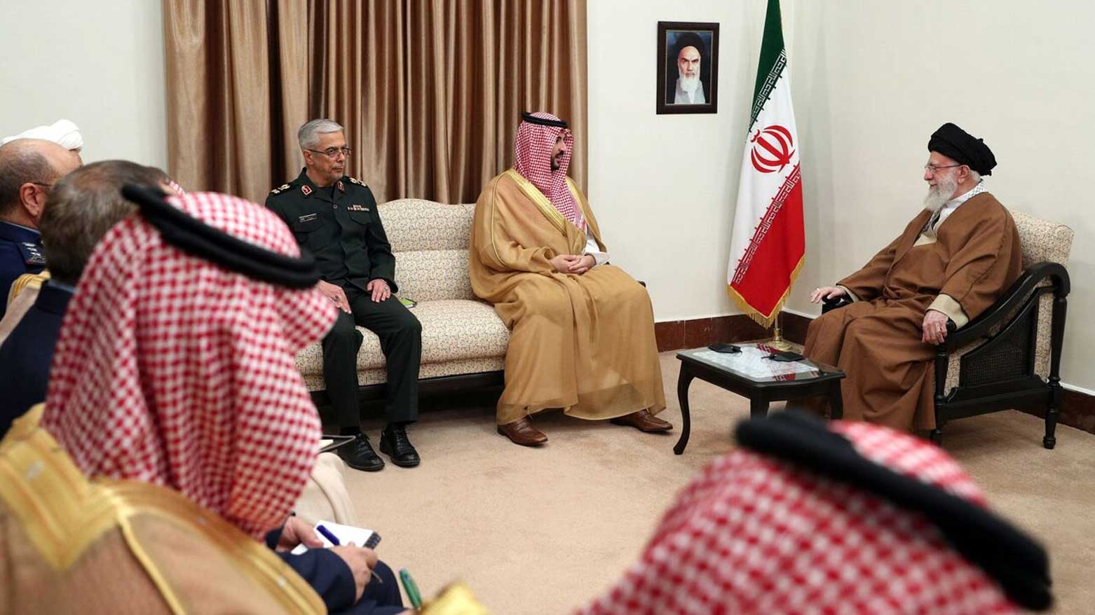 سفر وزیر دفاع عربستان به تهران؛ پیام ملک سلمان به خامنهای تحویل داده شد
