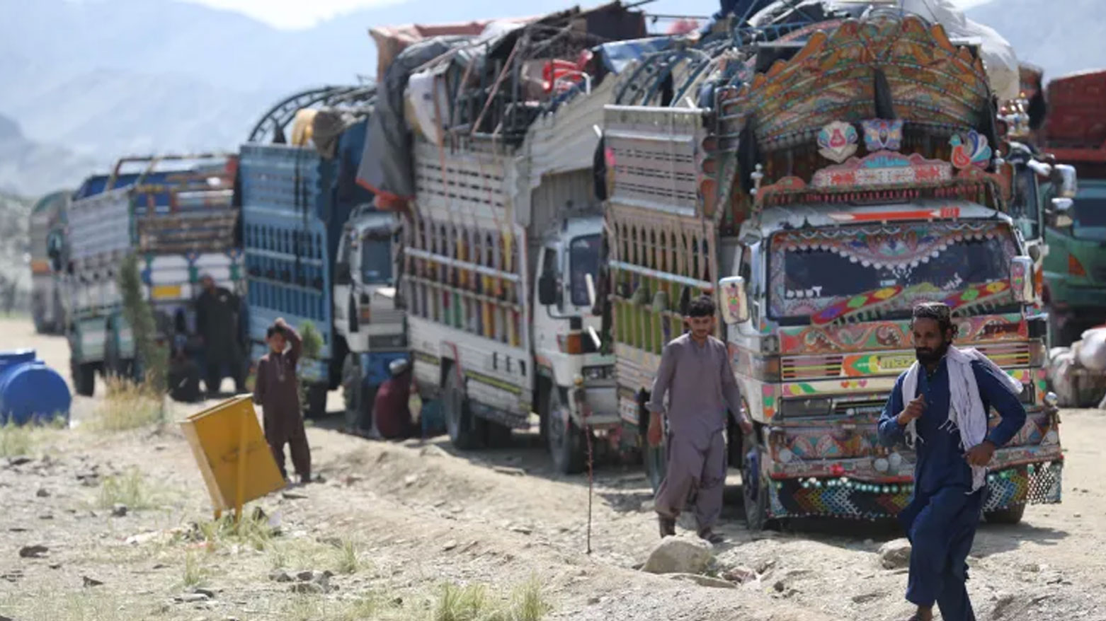 پاکستان تا کۆتایی ئەم مانگە 800 هەزار پەنابەری ئەفغانی دەردەکات