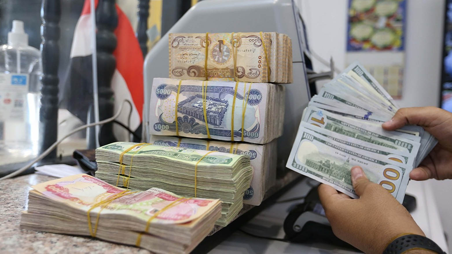 بەهای دیناری عێراق بەرانبەر دۆلاری ئەمەریکی لە بەرز بوونەوە دایە