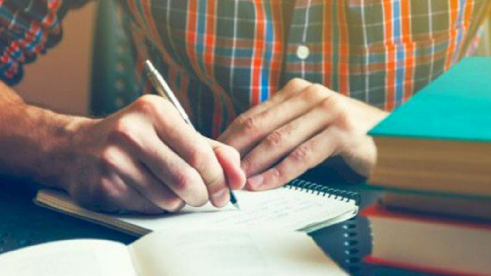 الكتابة جوع الروح.. من هو الكاتب الحقيقي؟
