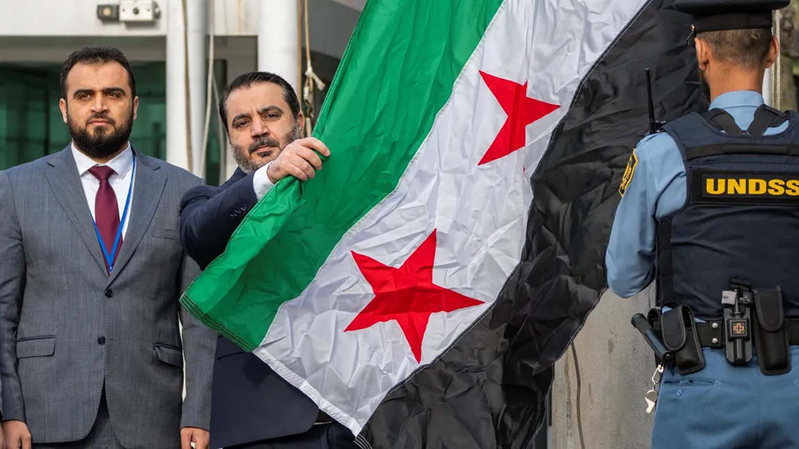 Şeybanî alaya nû ya Sûriyeyê bilind dike