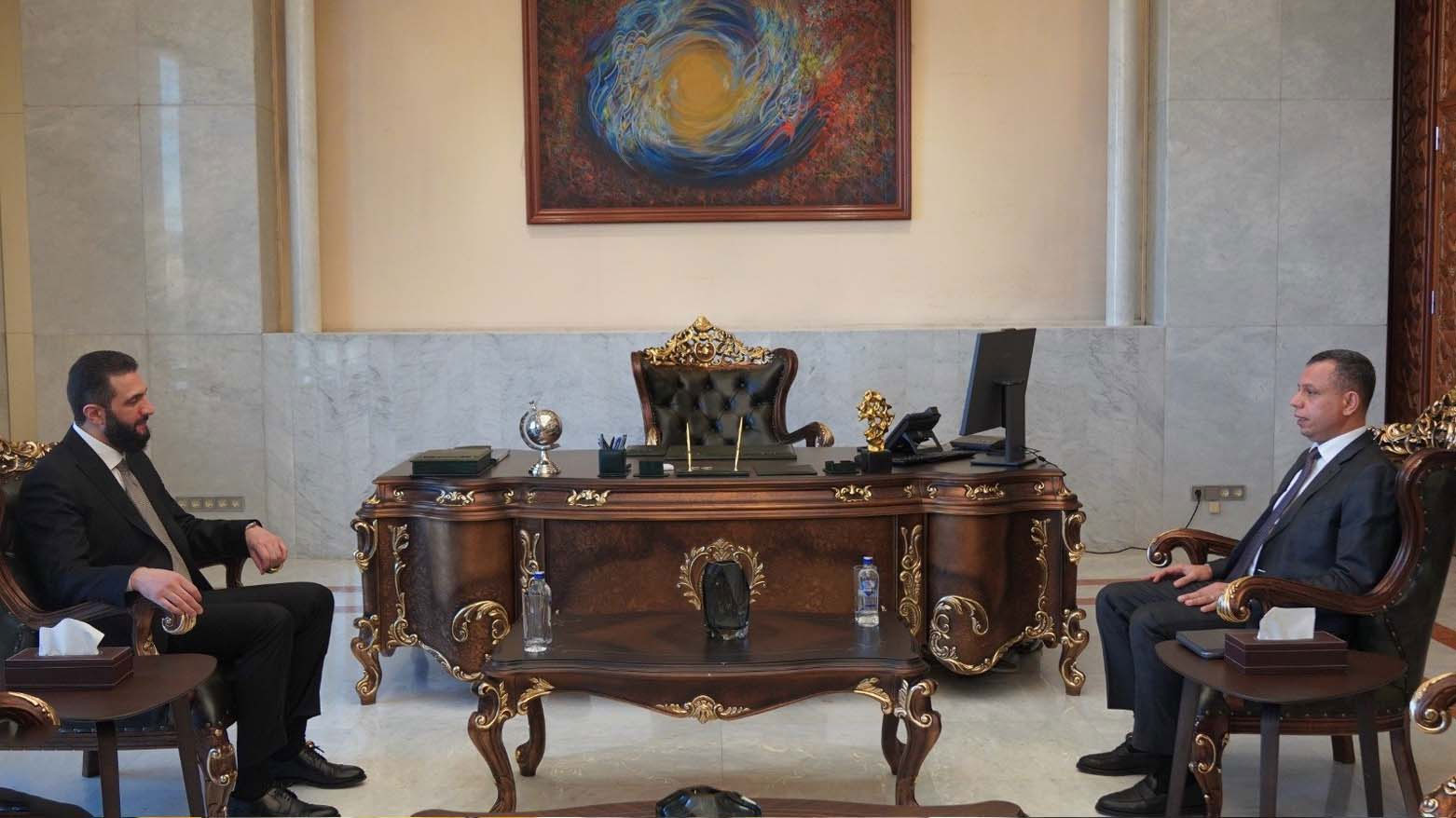 Iraqi intelligence chief Hamid al-Shatri (R) and Syrian President Ahmed al-Sharaa (L). (Photo: INA)