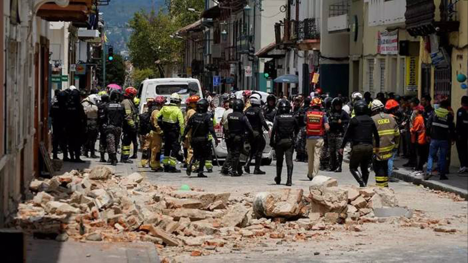 Ekvador'daki depremde 20 kişi yaralandı
