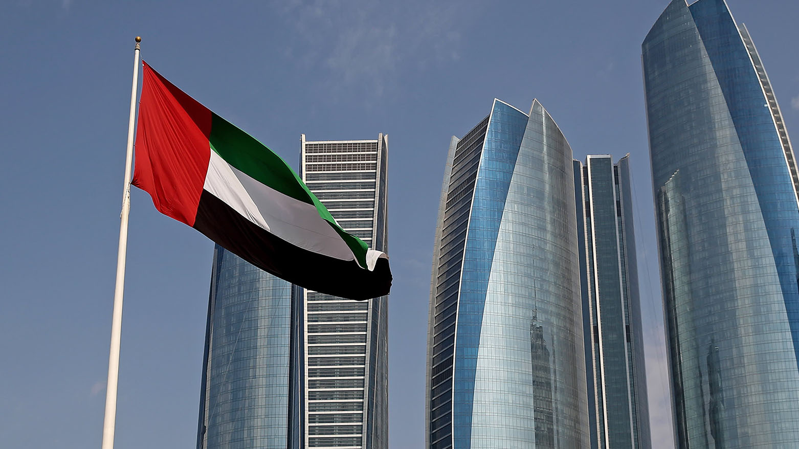 الإمارات تعلن إحباط محاولة تمرير أسلحة للجيش السوداني وتعتقل أعضاء خلية