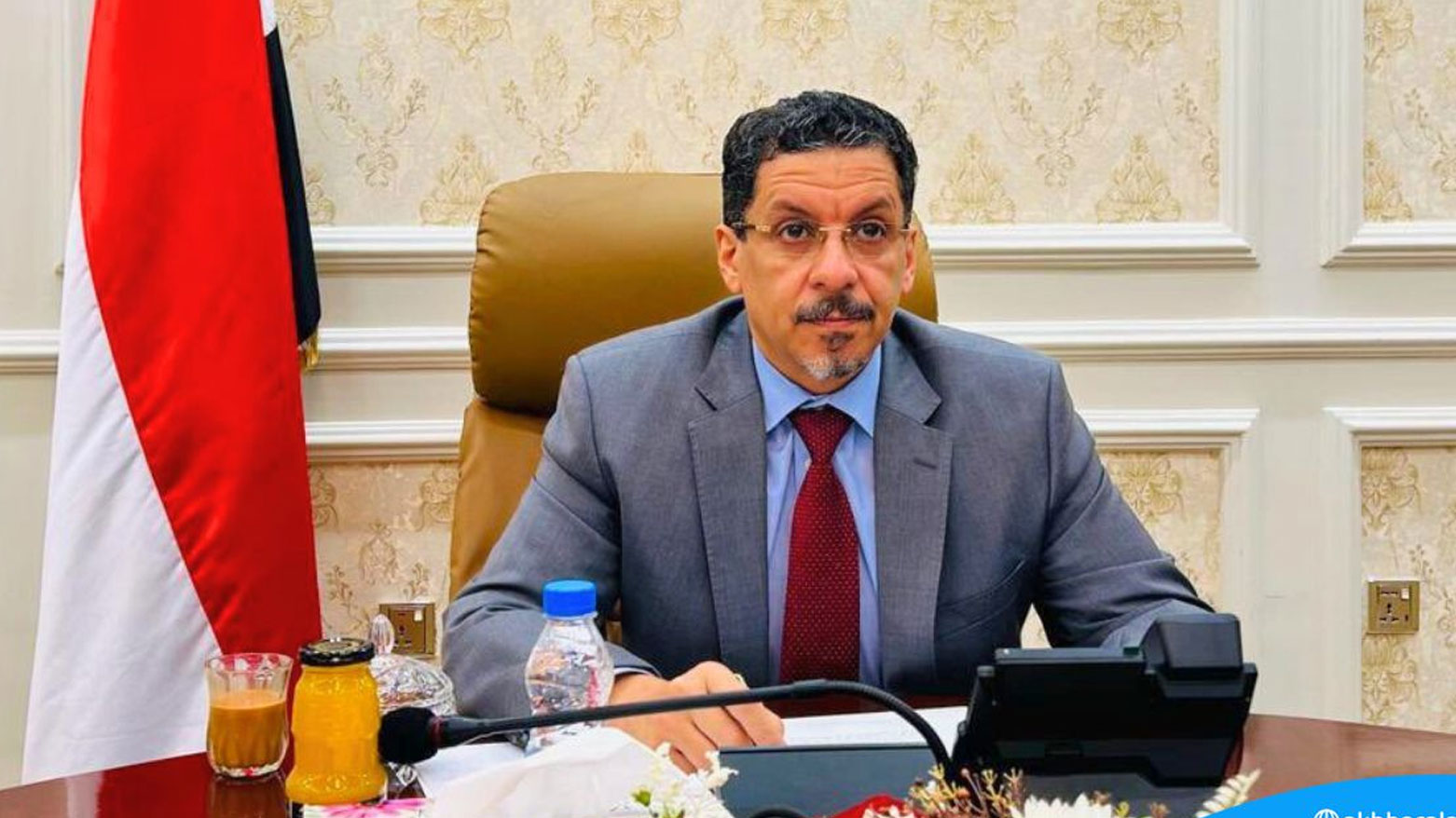 رئيس الحكومة اليمنية يستقيل من منصبه