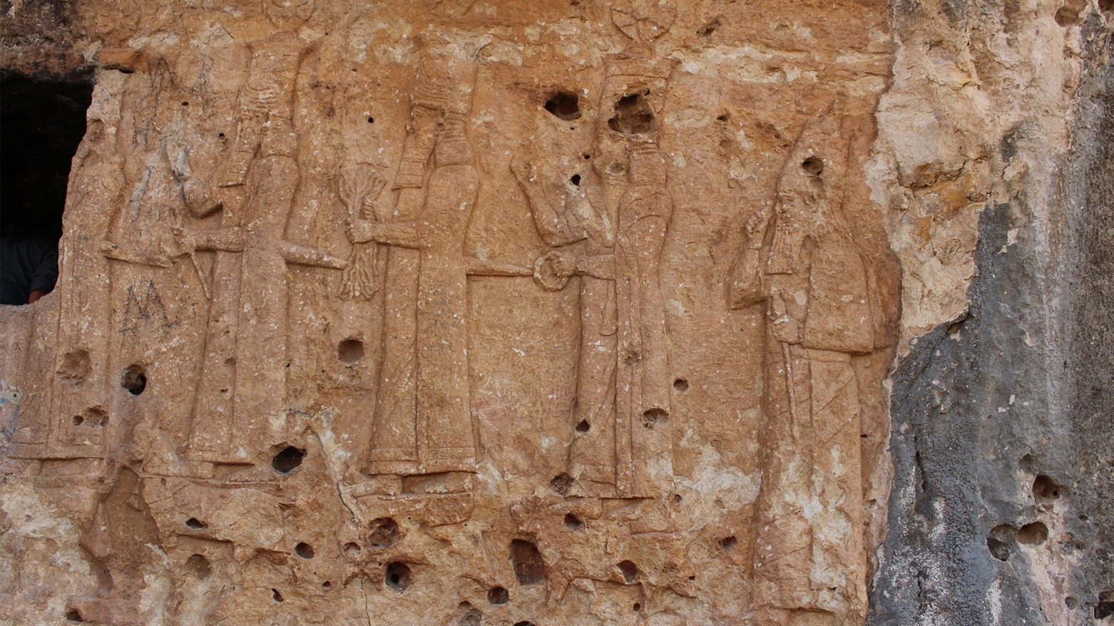 Sculptures and carvings at the ancient Halamata Cave site in Amedi. (Photo: Attila Király/Grd-i Tle)