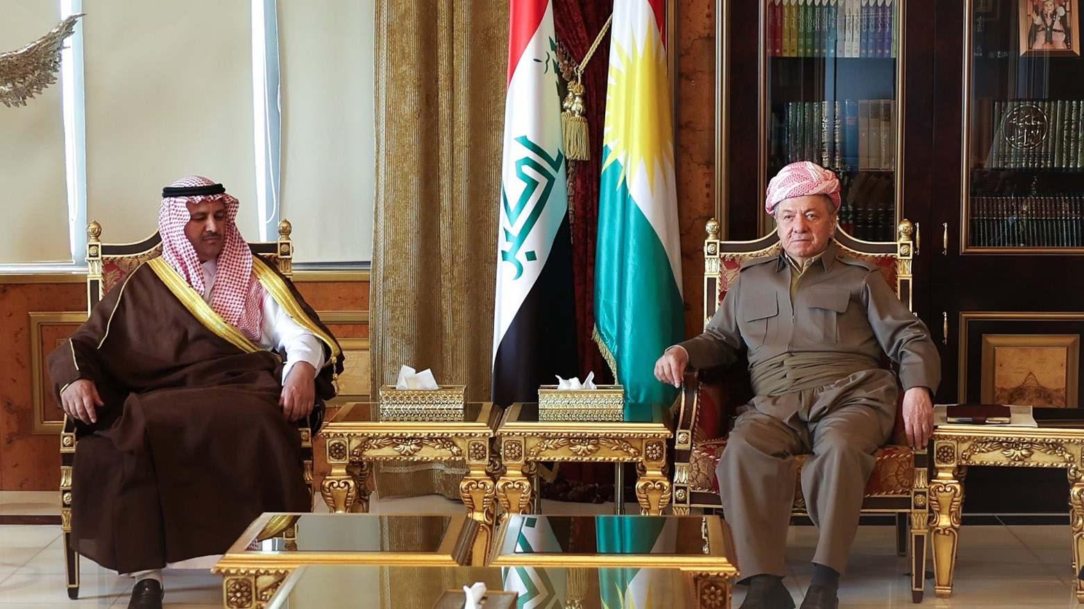 President Masoud Barzani (R) and Sheikh Issa Muhsen al-Sabeel, head of the delegation. (Photo: Barzani HQ)
