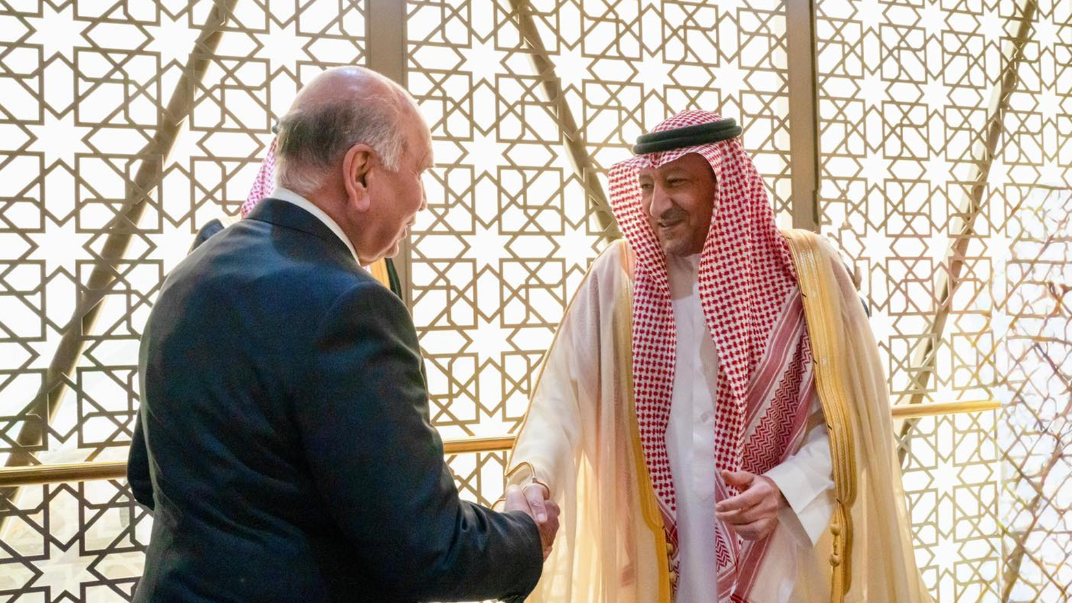 وزير الخارجية العراقي يصل إلى السعودية في إطار زيارة رسمية