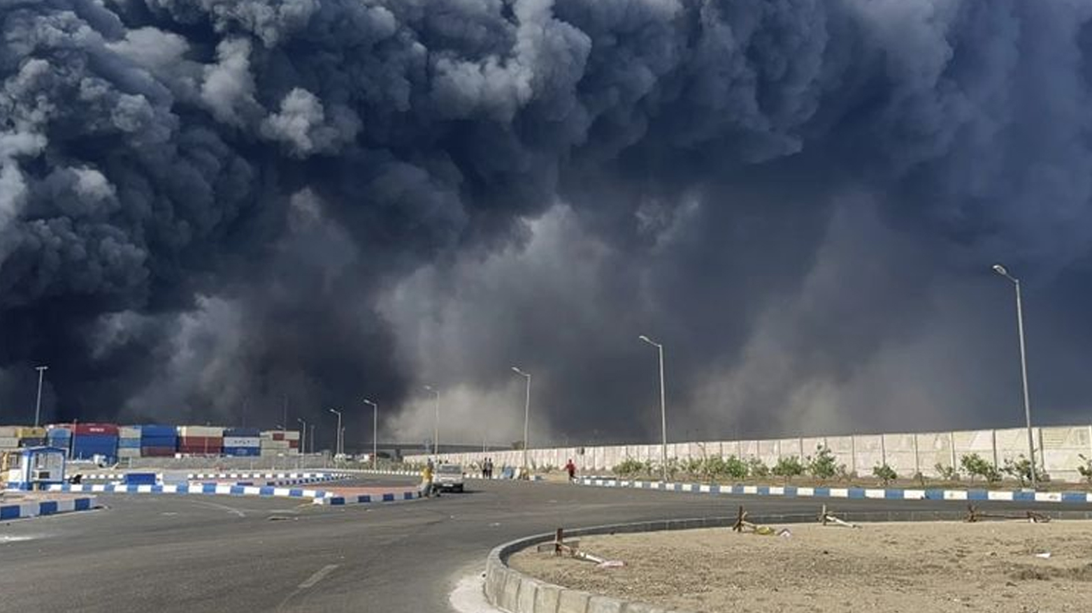 توقيف شخصين في إيران على خلفية الانفجار في ميناء رجائي
