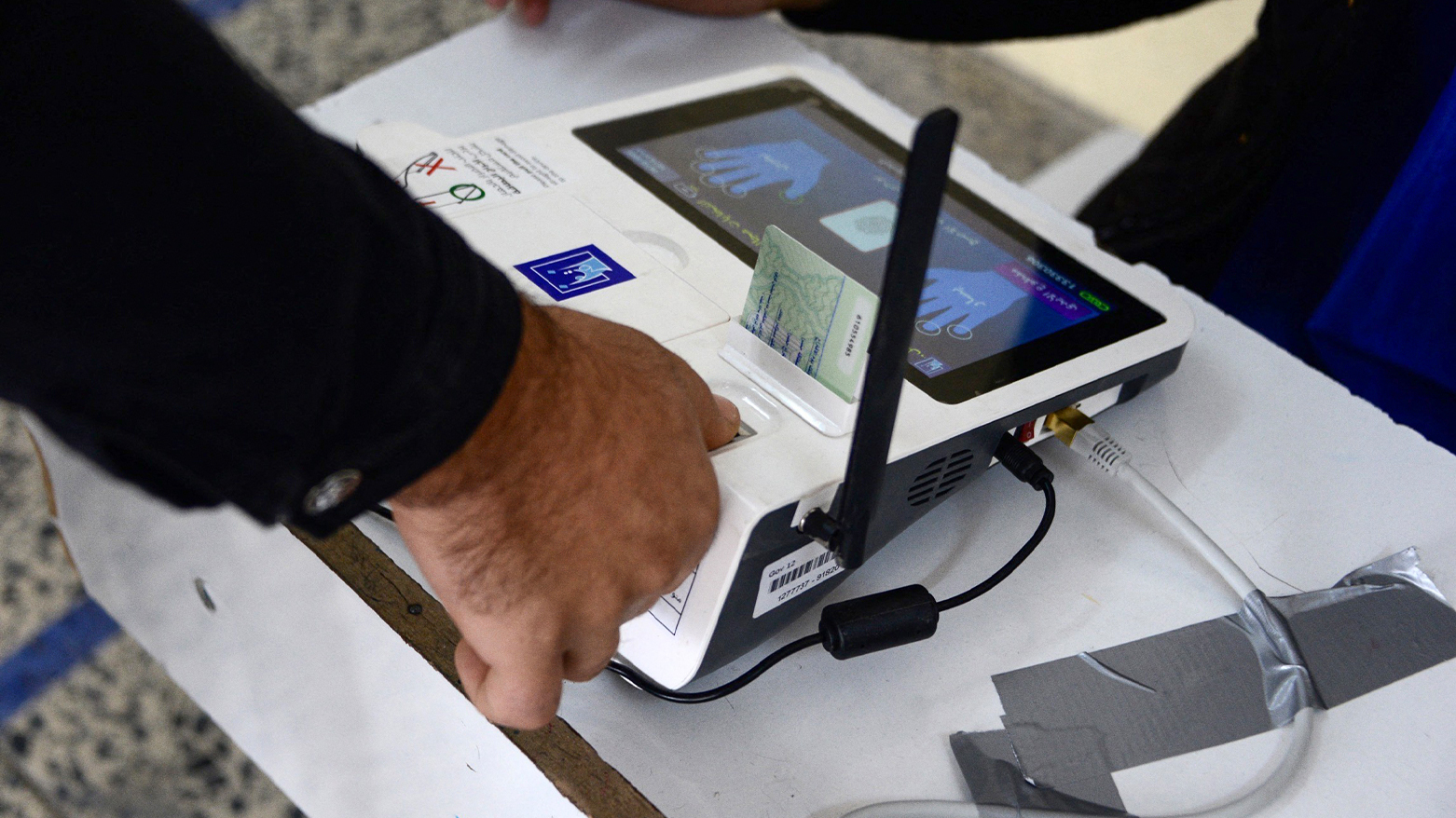 An Iraqi man casts his vote in Mosul, Dec. 18, 2023. (Photo: AFP)