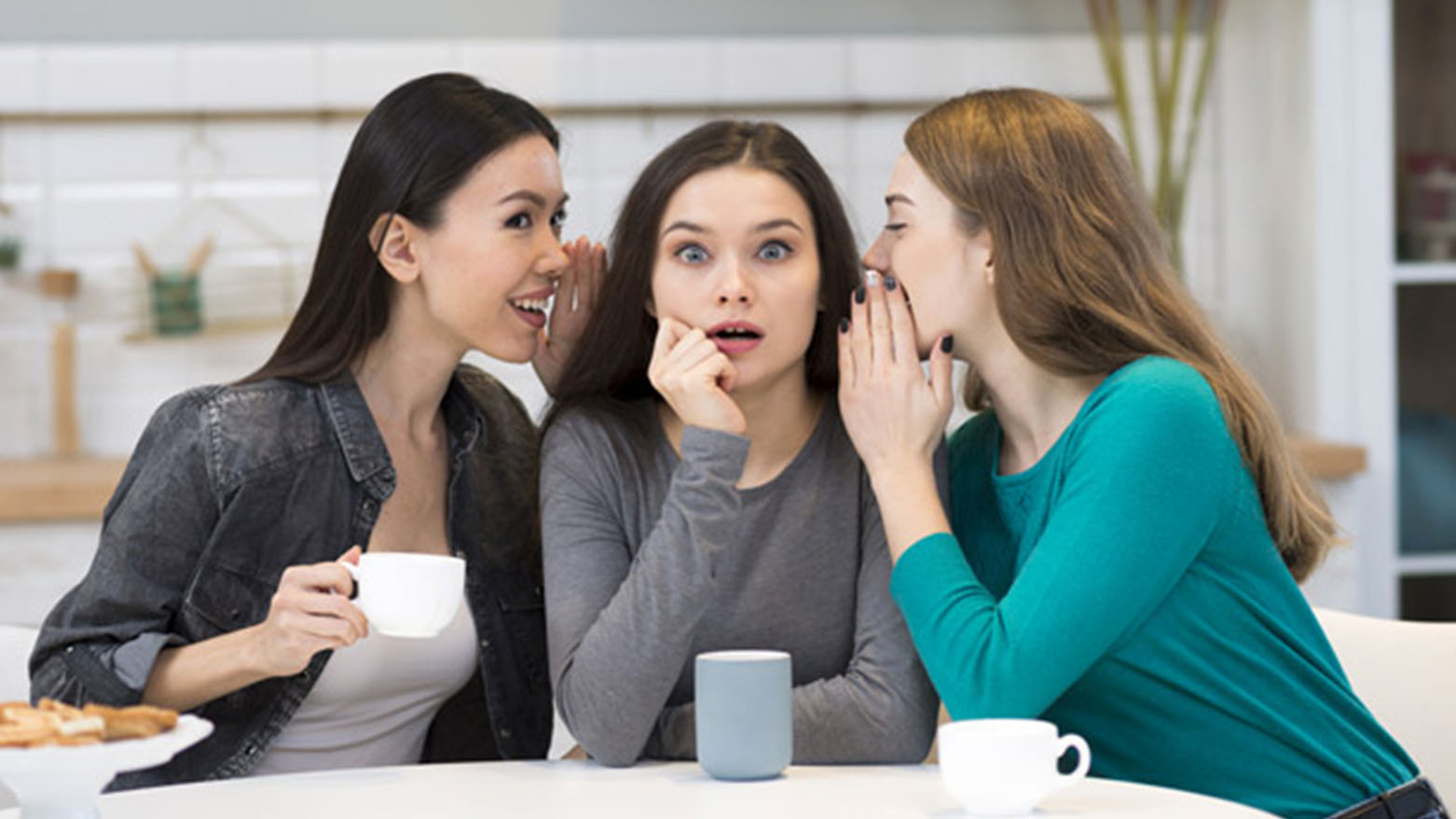رغم سلبياتها المحتملة.. النميمة قد تكون مفيدة للصحة النفسية