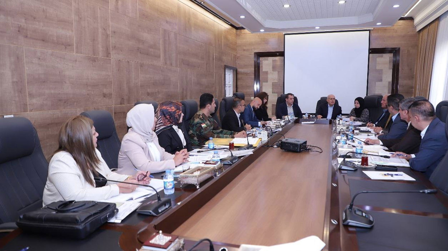 وزير مالية كوردستان يبحث تنفيذ قانون المتقاعدين الموحد ويؤكد على تسريع إجراءات الرواتب