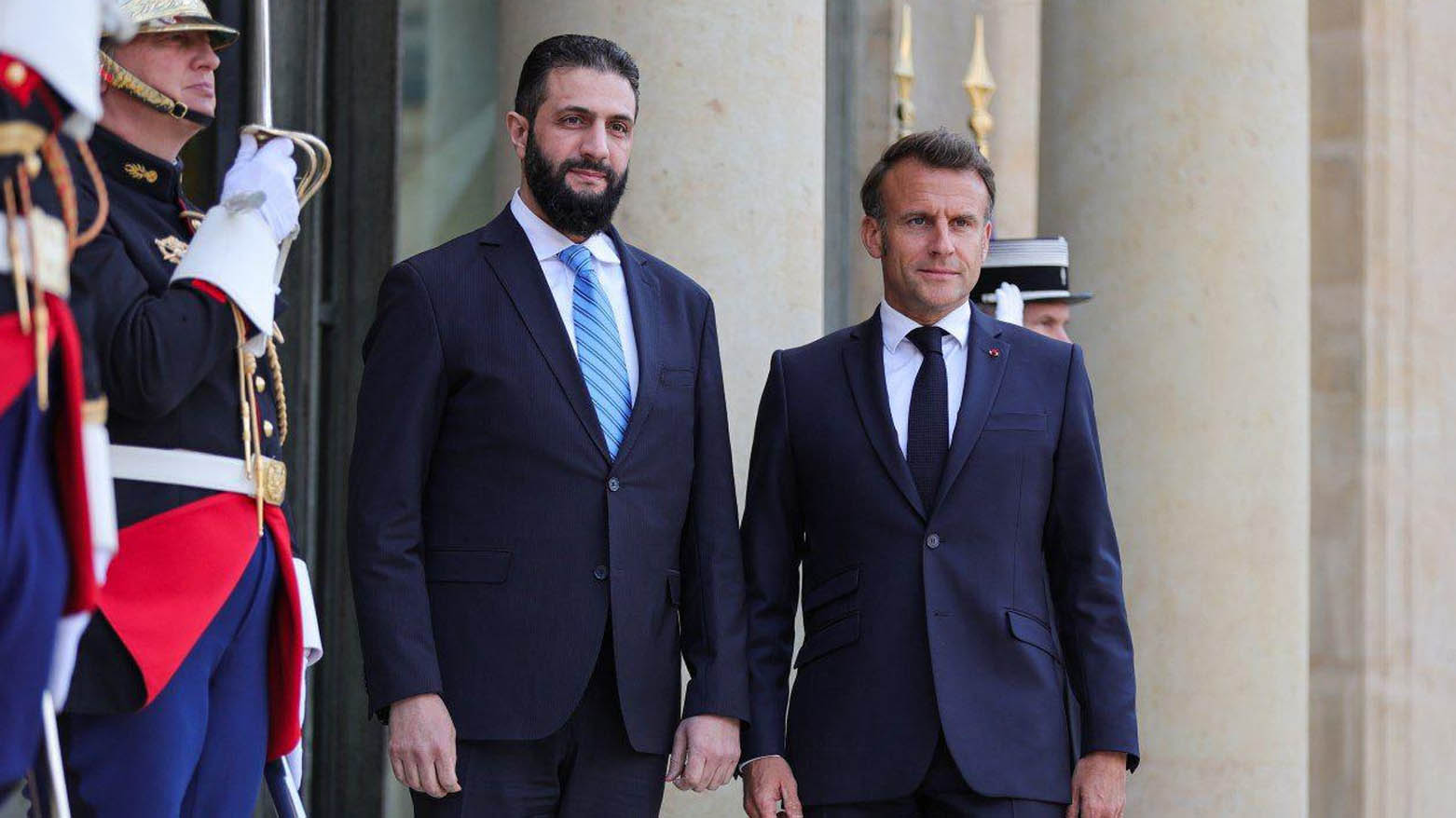 French President Emmanuel Macron (R),  Syria’s transitional president Ahmed al-Sharaa  (L), in Paris, May 7, 2025. (Photo: SANA)