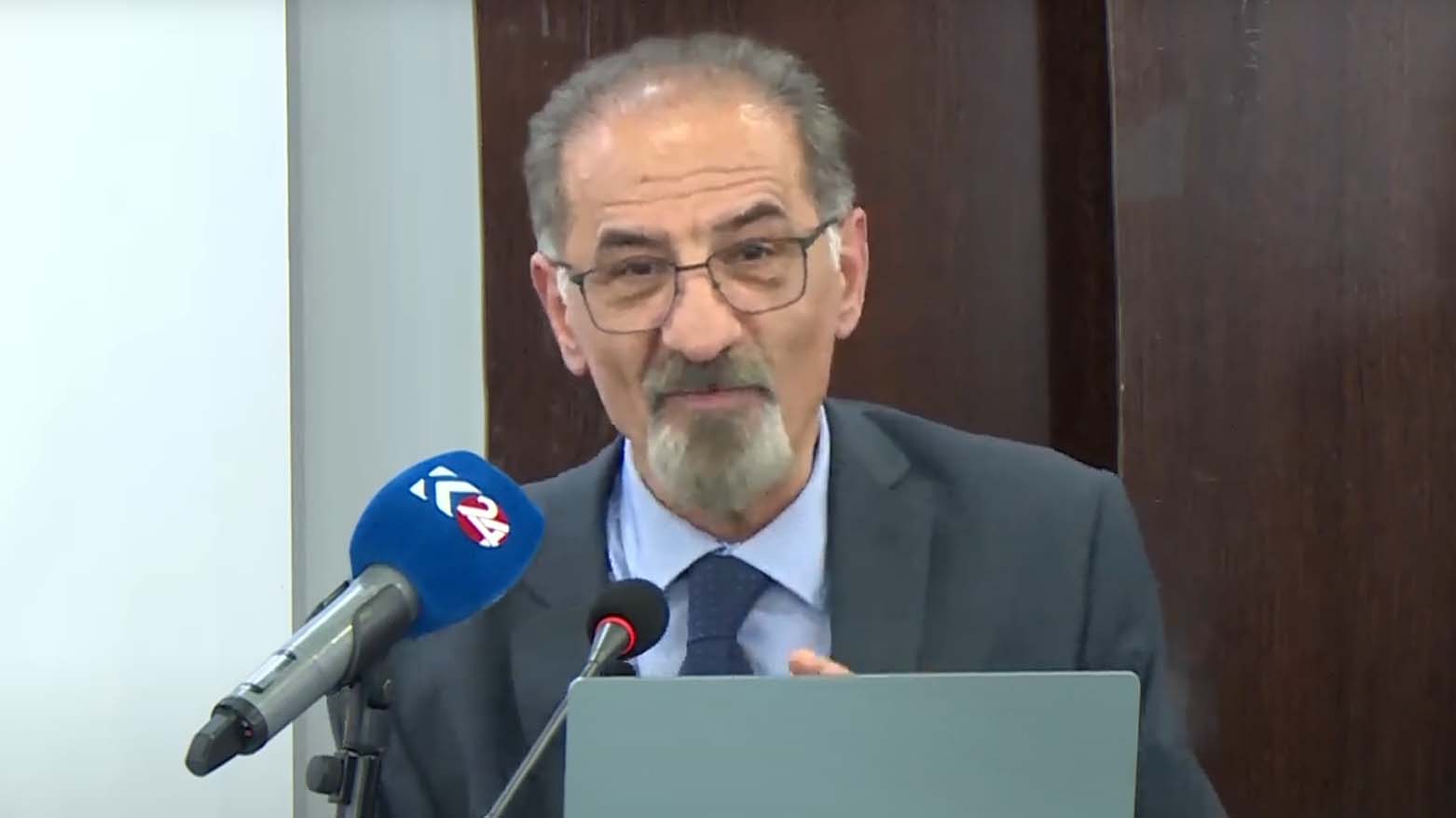 دکتر جعفر شیخ‌‌الاسلامی، استاد زبان‌شناسی و گفتمان‌شناسی در دانشگاه کارلتون شهر اتاوا در کانادا