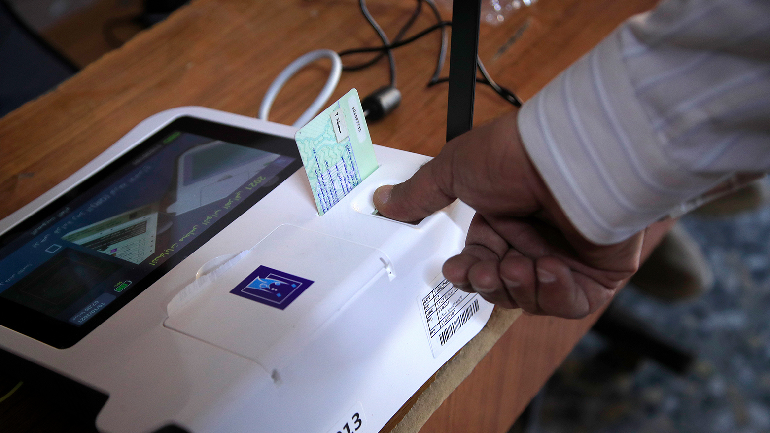 An Iraqi voter gives his fingerprint before voting in Baghdad, Oct. 10, 2021. (Photo: AP)