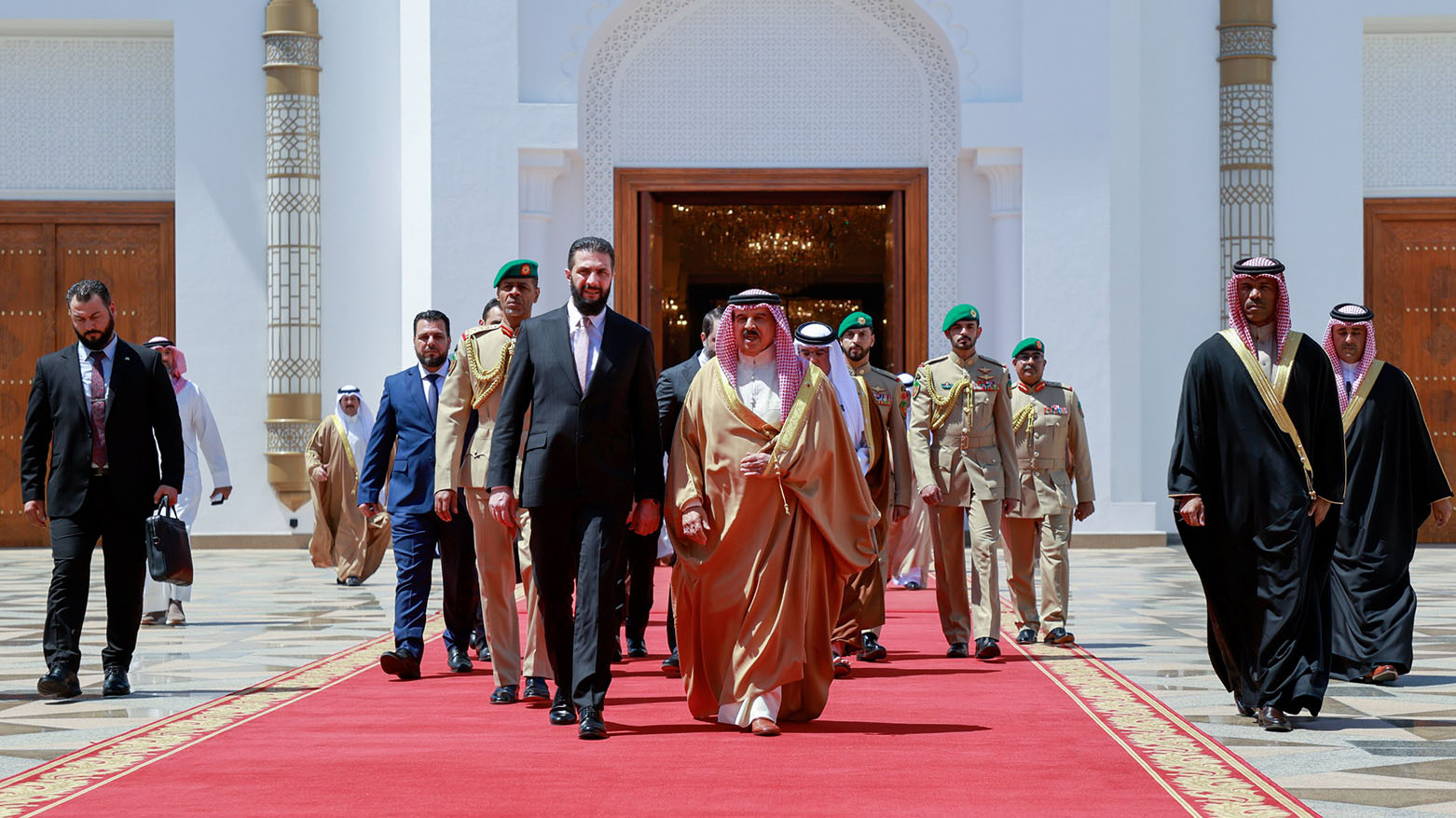 ملك البحرين يستقبل أحمد الشرع