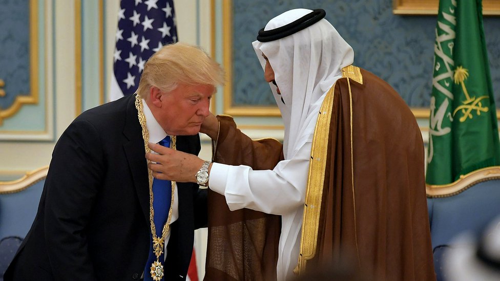 Saudi King Salman presenting President Trump with a gold medal, the Collar of Abdulaziz Al Saud, the nation's highest honor, May 20, 2017. (Photo: AP)