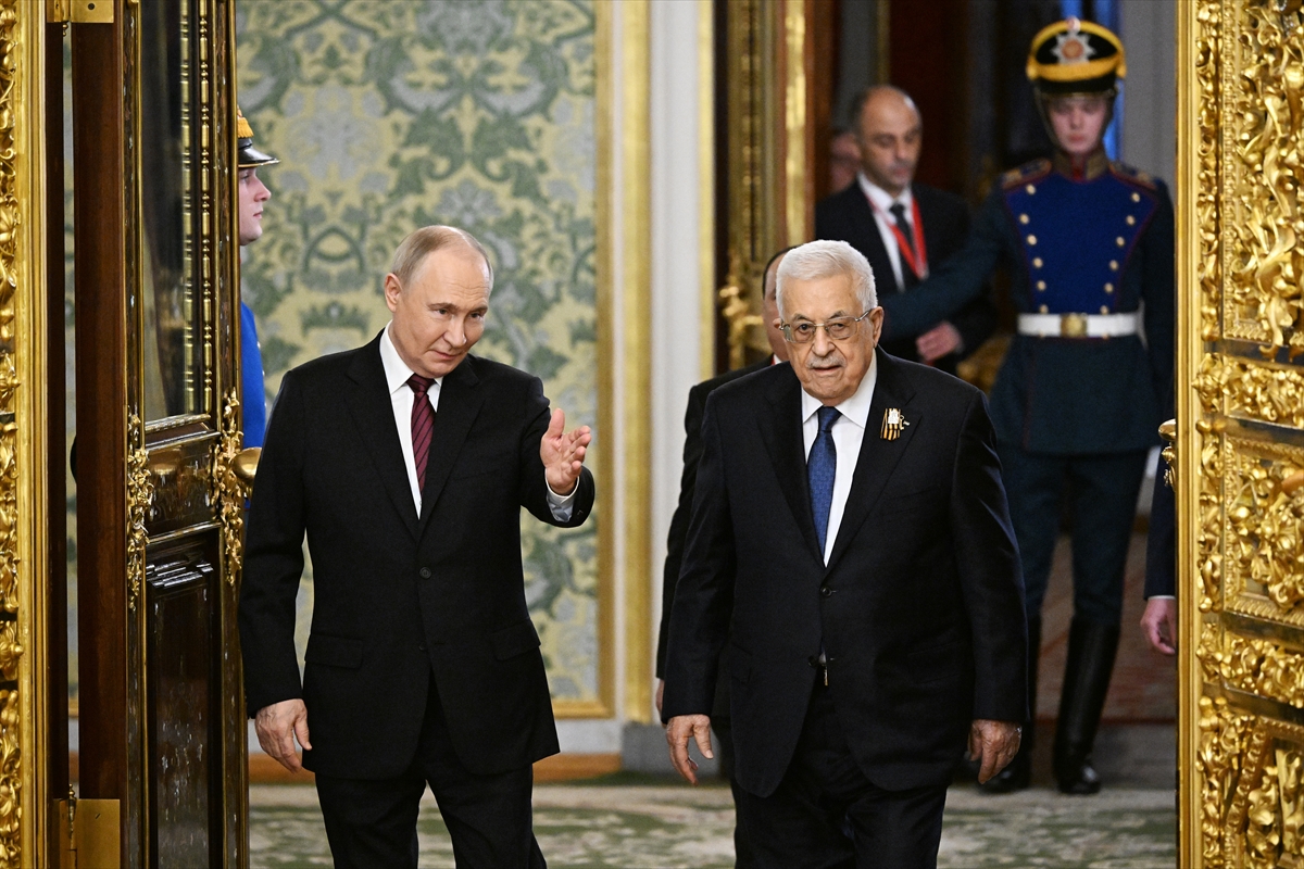 Rusya Devlet Başkanı Vladimir Putin ve Filistin Devlet Başkanı Mahmud Abbas (FOTO-AA)