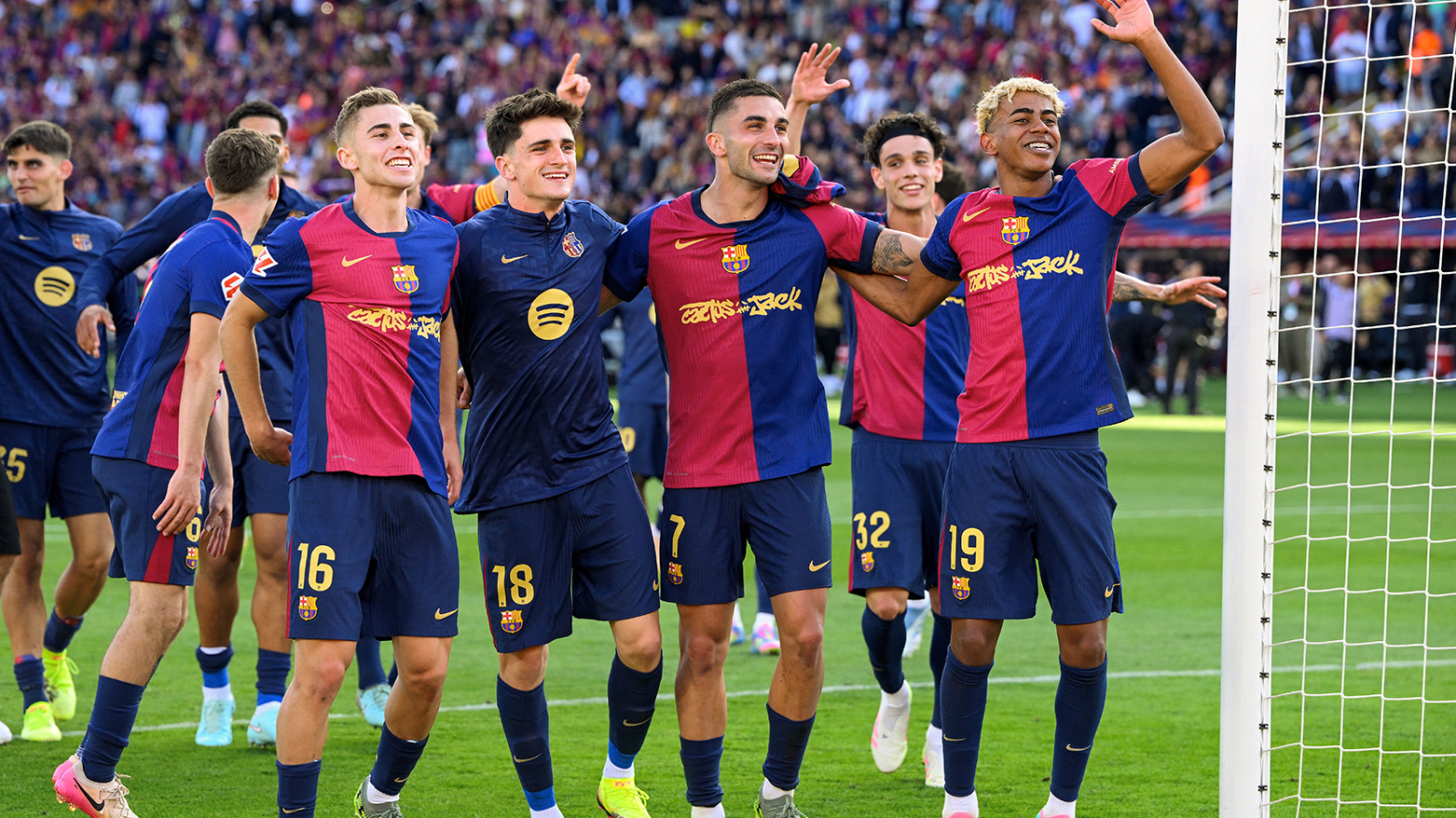 بطولة إسبانيا: برشلونة على مشارف اللقب بفوزه على ريال مدريد 4-3