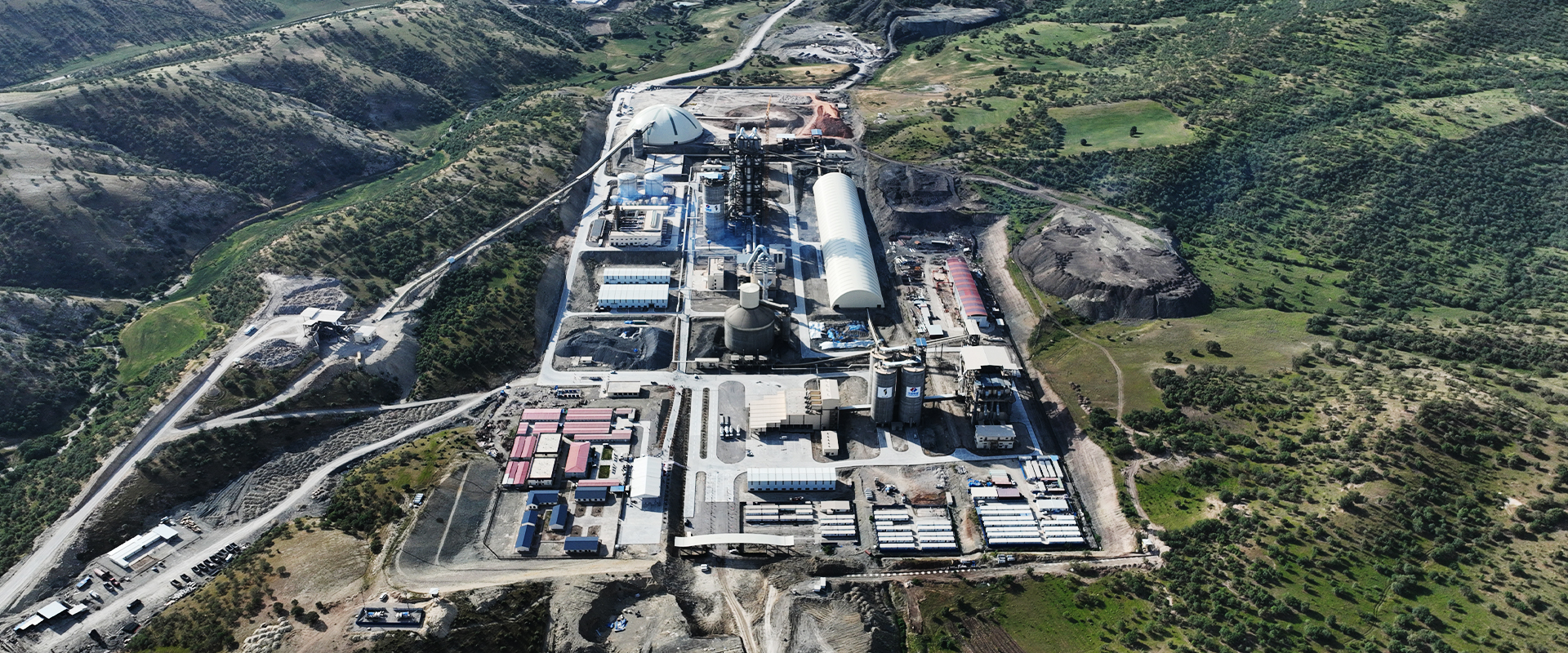 رئيس حكومة إقليم كوردستان يفتتح مصنعاً للاسمنت في أربيل