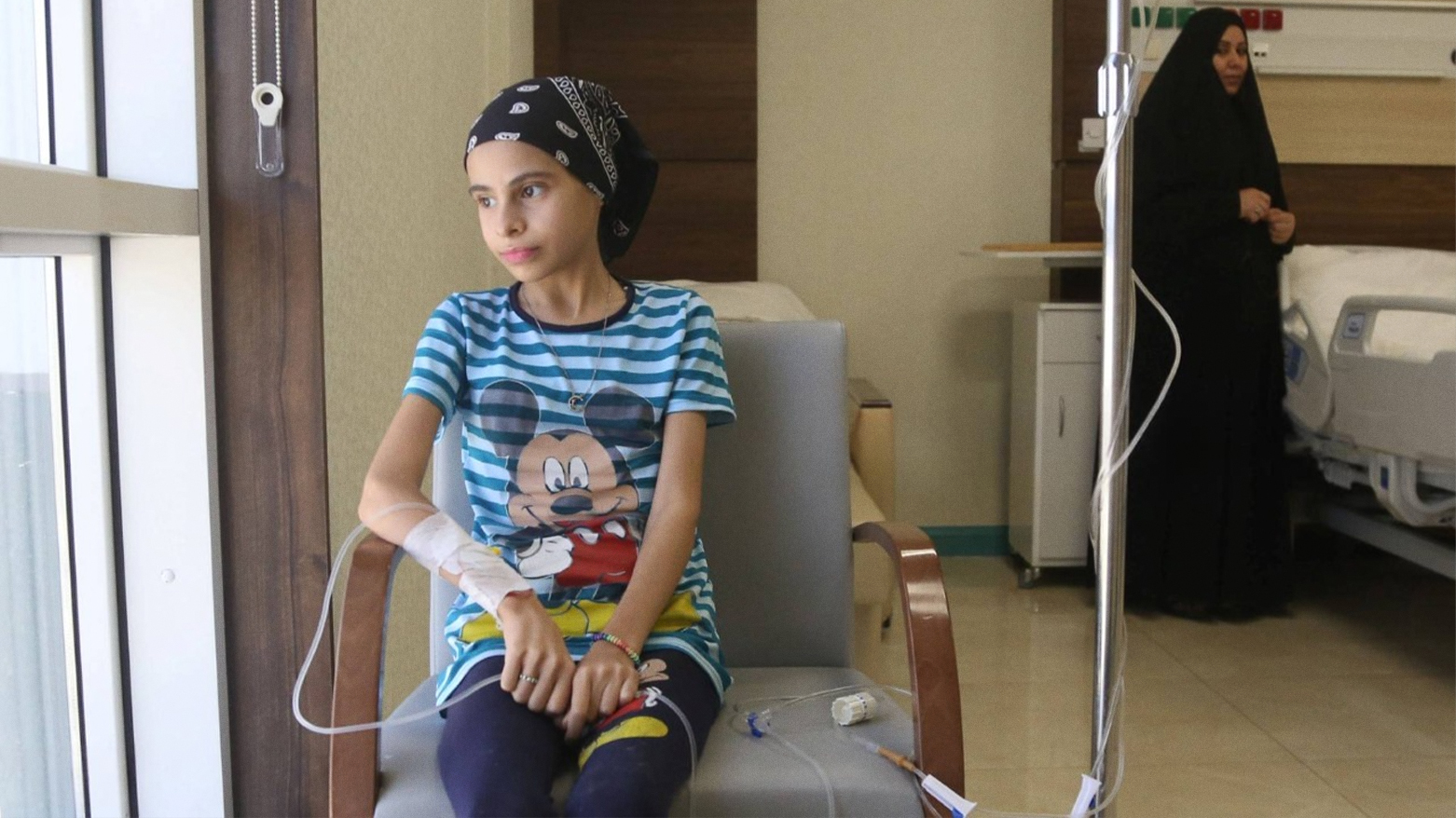 A girl receives treatment at the Warith Oncology Hospital, Karbala province. (Photo: AFP)