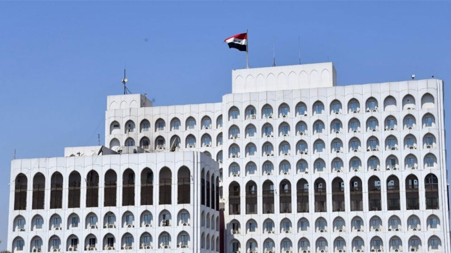العراق يرحب برفع العقوبات عن سوريا: خطوة مهمة في دعم استقرار المنطقة