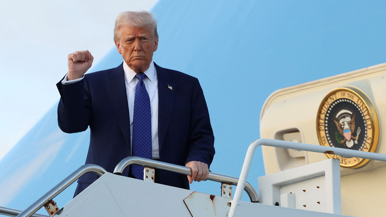 ترامب يختتم في الإمارات جولته الخليجية بصفقات قياسية