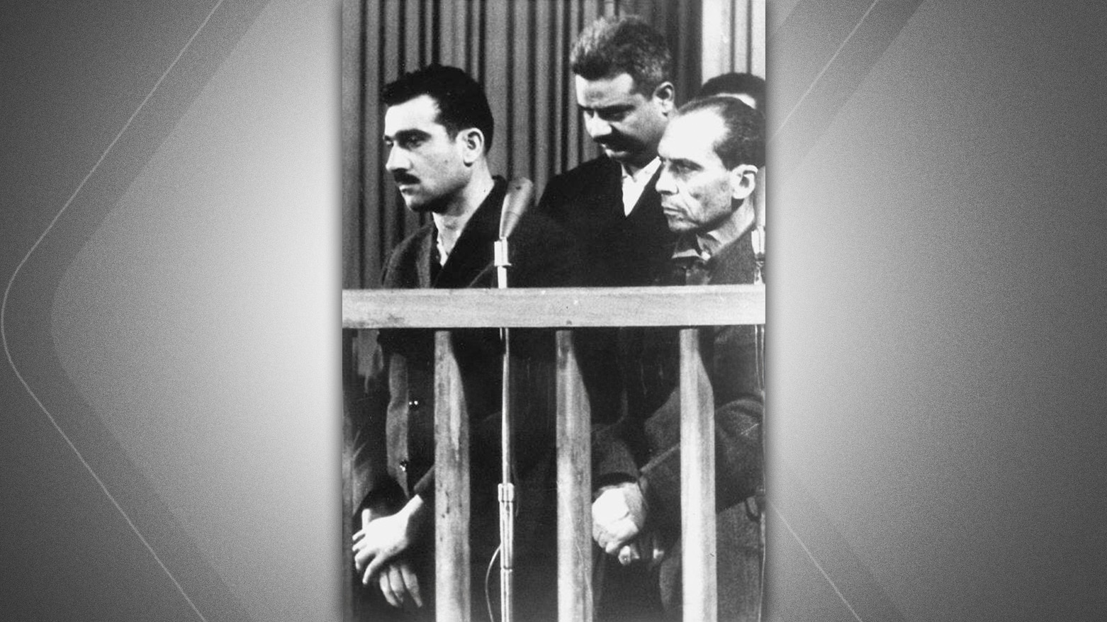 Picture dated 09 May 1965 shows Israeli spy Elie Cohen (L) and two other unidentified co-defendants, during their trial in Damascus, ten days before his execution. (Graphic: Designed by Kurdistan24)