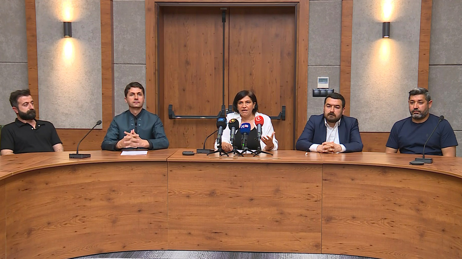 Zeynep Yaş: Armanca me danasîn û xwedîlêderketina çand û helbesta Kurdî ye