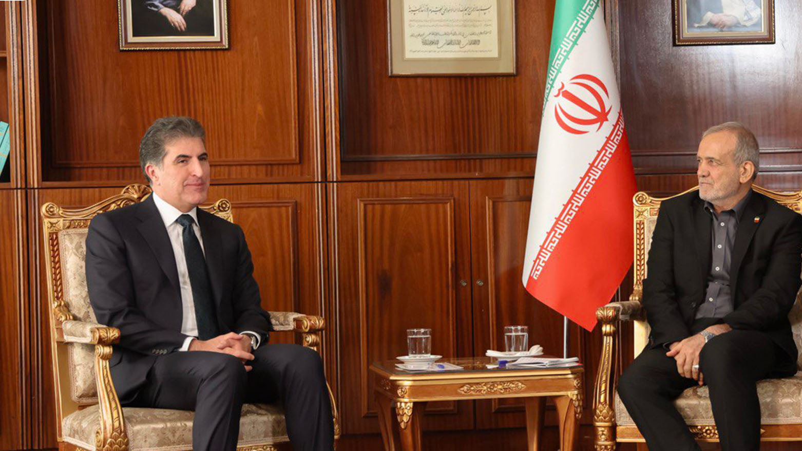 نيجيرفان بارزاني وبزيشكيان يؤكدان على  تعزيز العلاقات وتوسيع التعاون المشترك